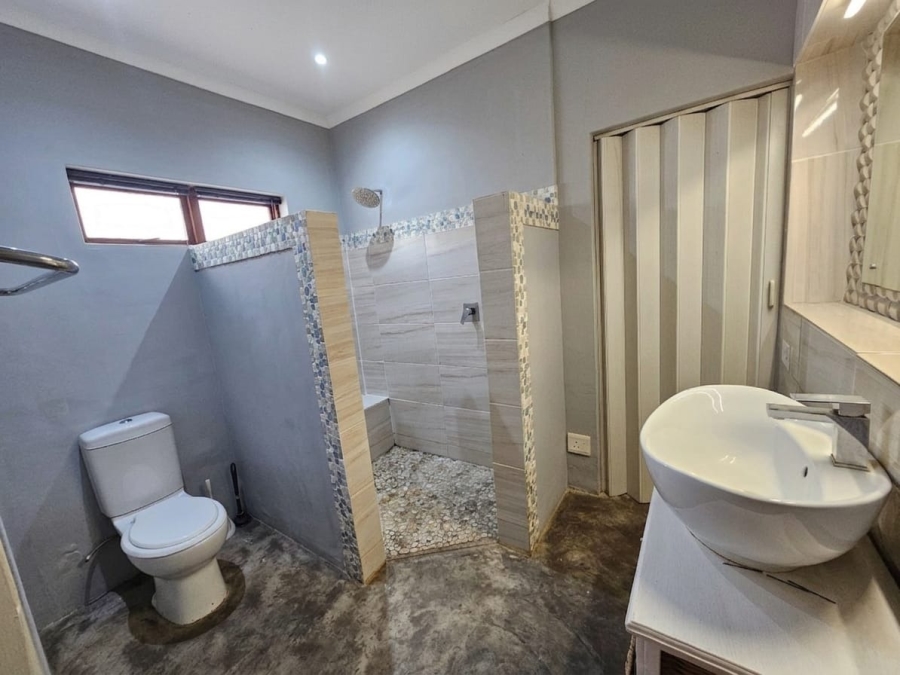 To Let 4 Bedroom Property for Rent in Kleinmond Western Cape